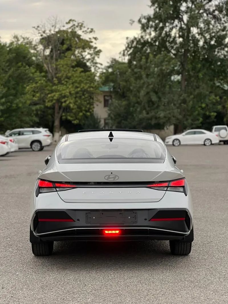 Hyundai Elantra, 2025