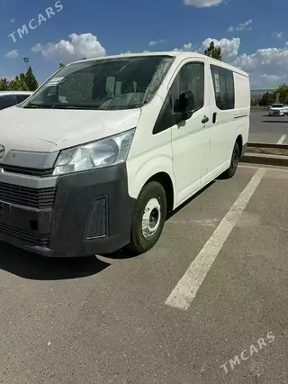 Toyota Hiace, 2025