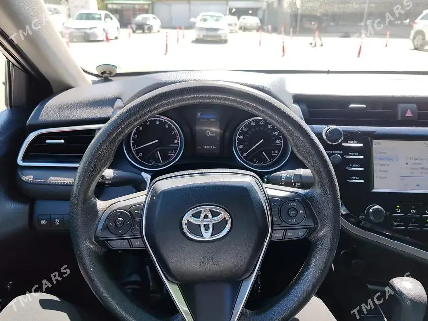 Toyota Camry, 2018 — фото 1