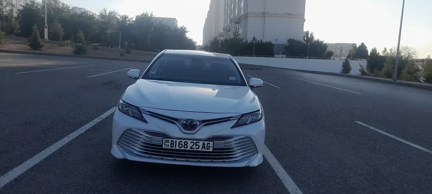 Toyota Camry, 2020 — фото 1
