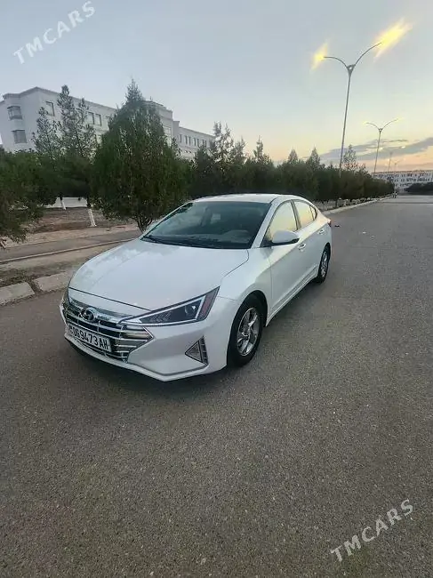 Hyundai Elantra, 2020 — фото 1