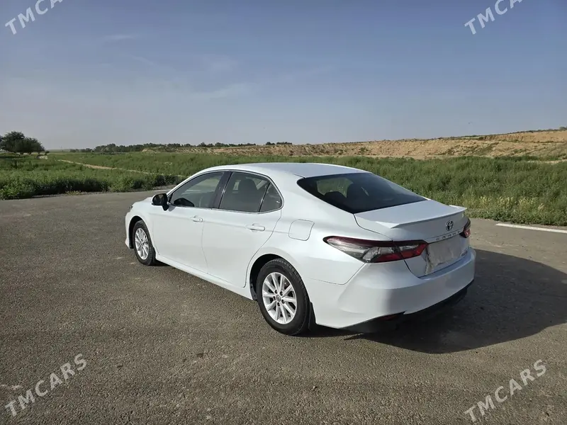 Toyota Camry Hybrid, 2021 — фото 3