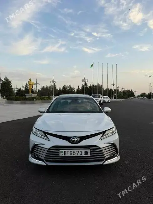 Toyota Camry, 2022 — фото 1