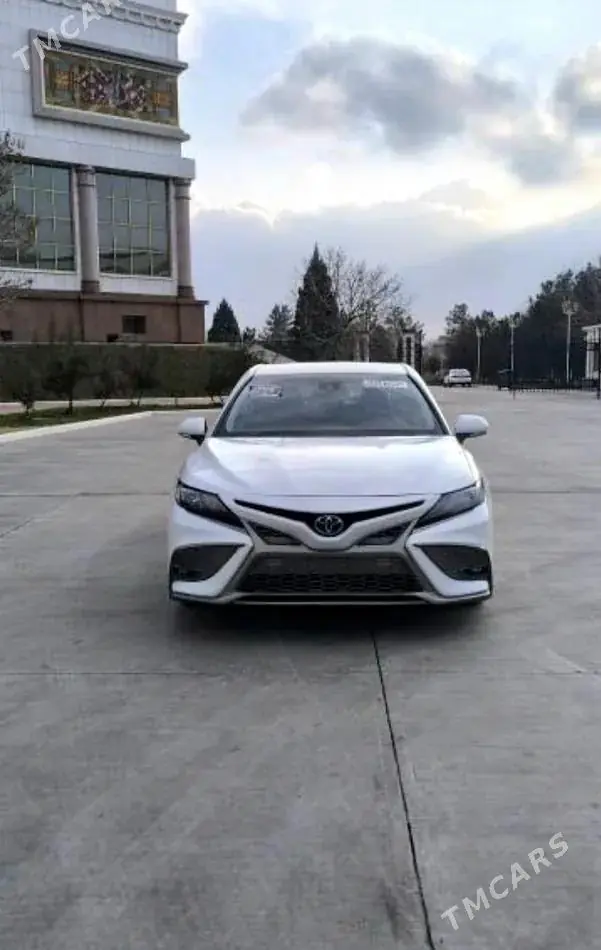Toyota Camry, 2023 — фото 1