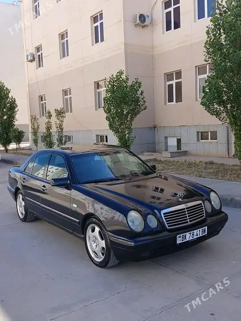 Mercedes-Benz E320, 1996 — фото 2