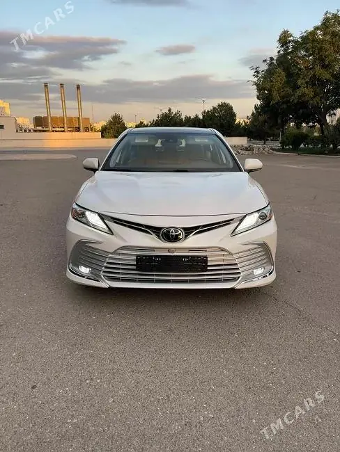 Toyota Camry, 2022 — фото 1