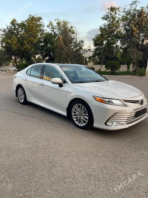 Toyota Camry, 2022 — фото 2