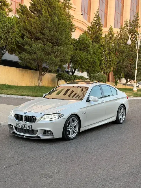 BMW F10, 2011 — фото 1