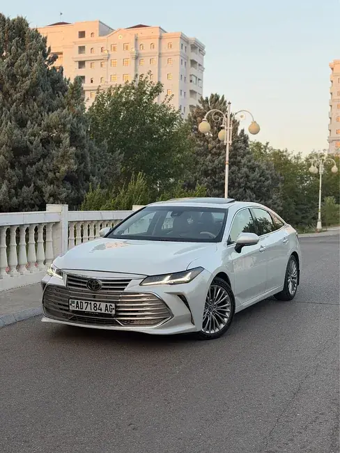 Toyota Avalon, 2019 — фото 1