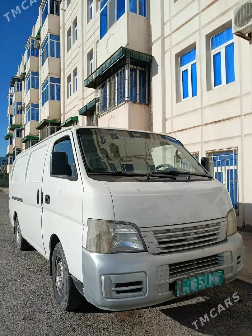 Nissan Urvan, 2005 — фото 1