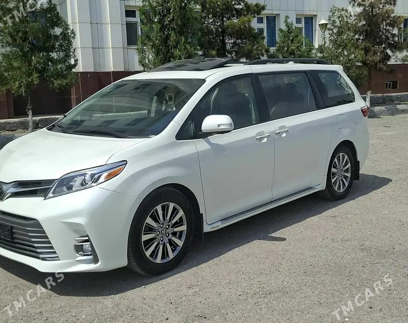 Toyota Sienna, 2018 — фото 3
