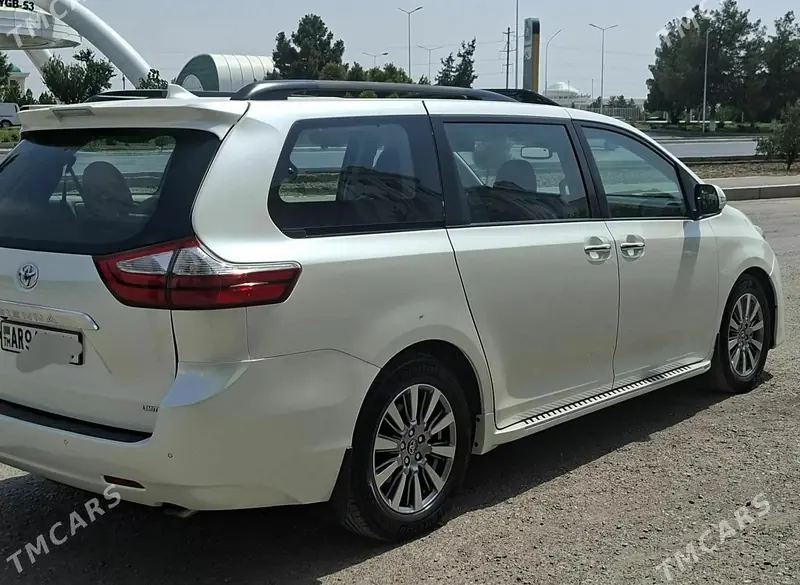Toyota Sienna, 2018 — фото 5